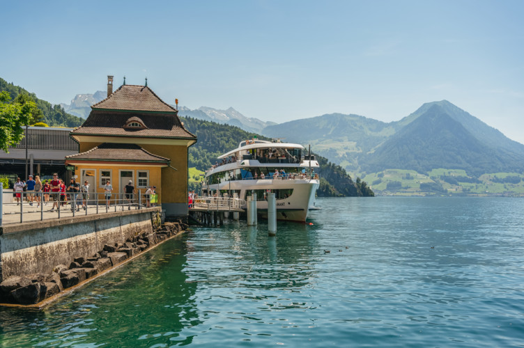 Schiffbahnhof