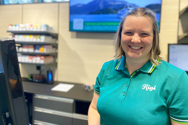 Claudia Indergand, Touristinfo & Shops