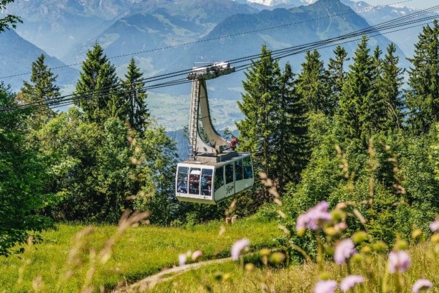 Die Luftseilbahn Weggis-Rigi Kaltbad hebt ab 