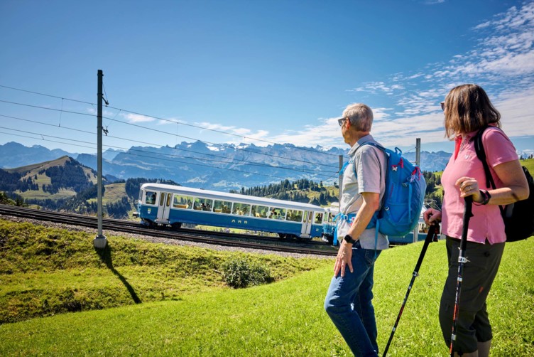 Wanderer und Zahnradbahn