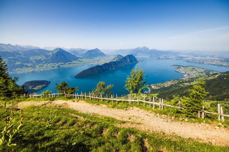 Seeweg mit Blick auf den Vierwaldstättersee