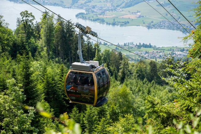 Die Luftseilbahn bringt Naturfreunde in wenigen Minuten ins Erholungsgebiet
